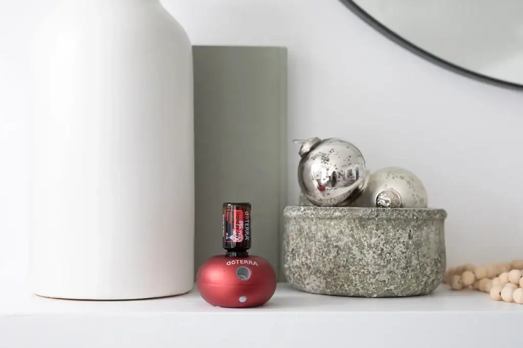 How to diffuse doTERRA Holiday Joy in the home at Christmas time